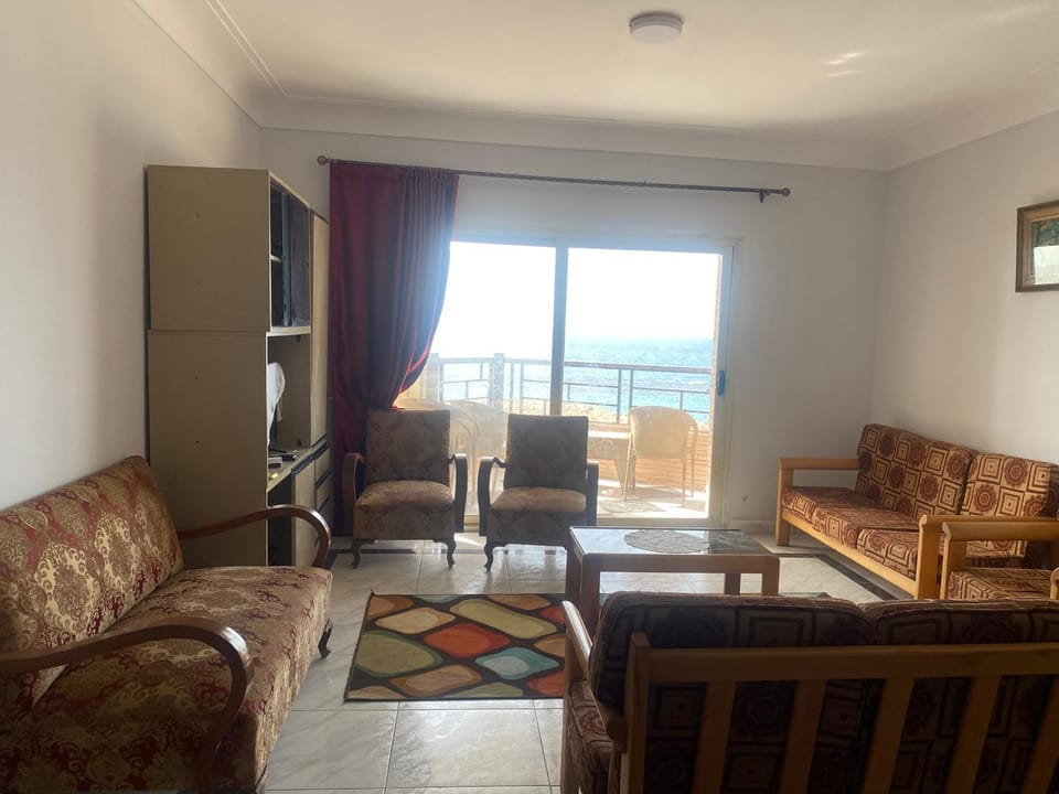 شقه مميزه علي البحر مباشره للعائلات فقط ميامي اسكندريه Apartment in Alexandria