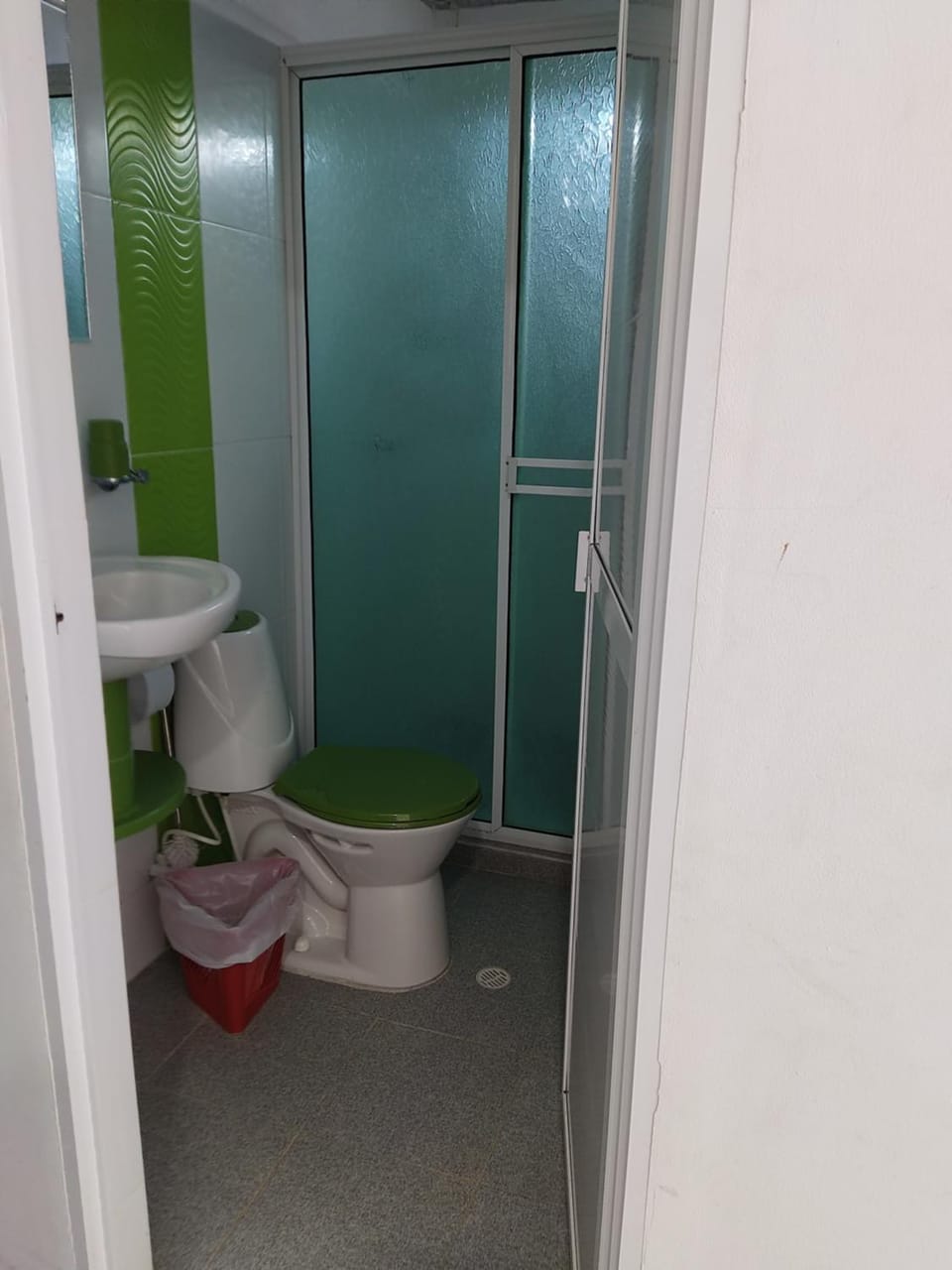 Shower, Toilet