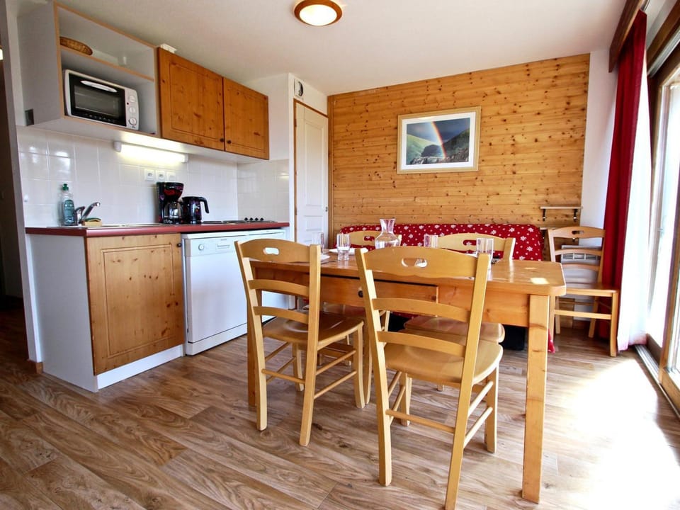 Appartement ensoleillé à Chamrousse, proche supérette - FR-1-549-1 Apartment in Provence-Alpes-Côte d'Azur