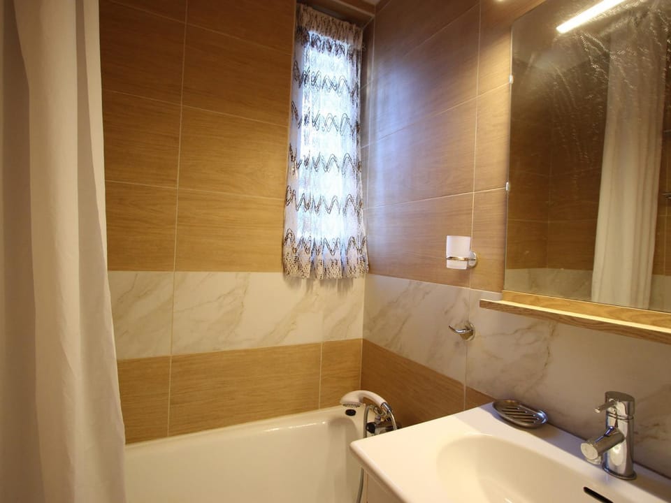 Appartement 30 m² avec balcon, à proximité des pistes et des commerces, animaux acceptés - FR-1-549-53 Apartment in Provence
