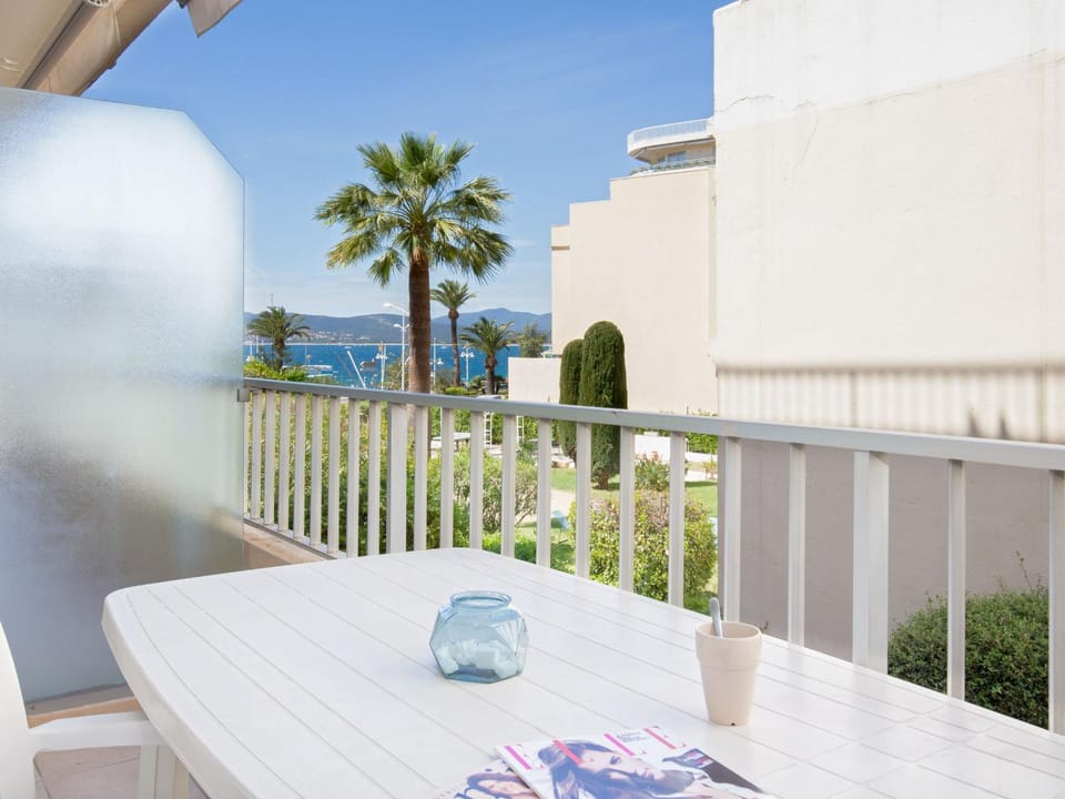 Studio 3 pers - Climatisé, Balcon, Plage 50m, Centre-Ville - FR-1-466A-42 Apartment in Saint-Raphael