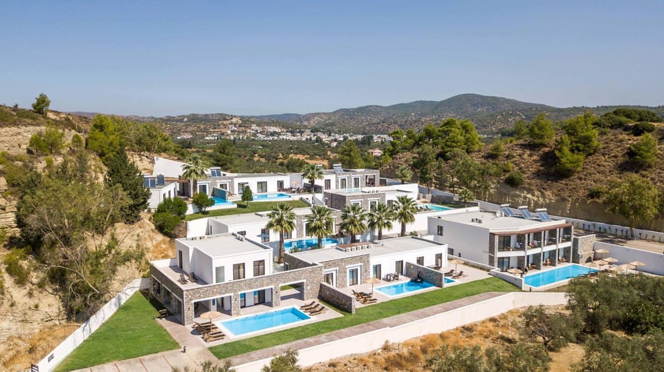 Property building, Natural landscape, Bird's eye view, Mountain view, Pool view