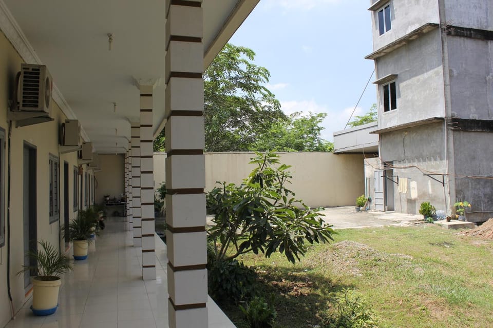 Penginapan Transit Tomato Bed and Breakfast in Indonesia