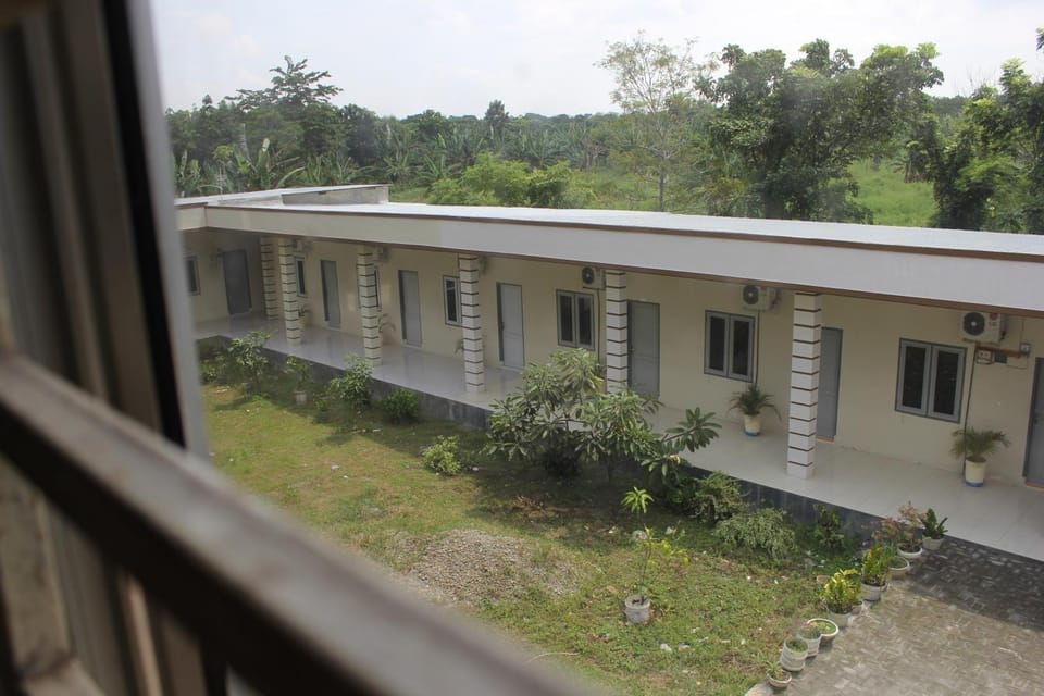 Penginapan Transit Tomato Bed and Breakfast in Indonesia