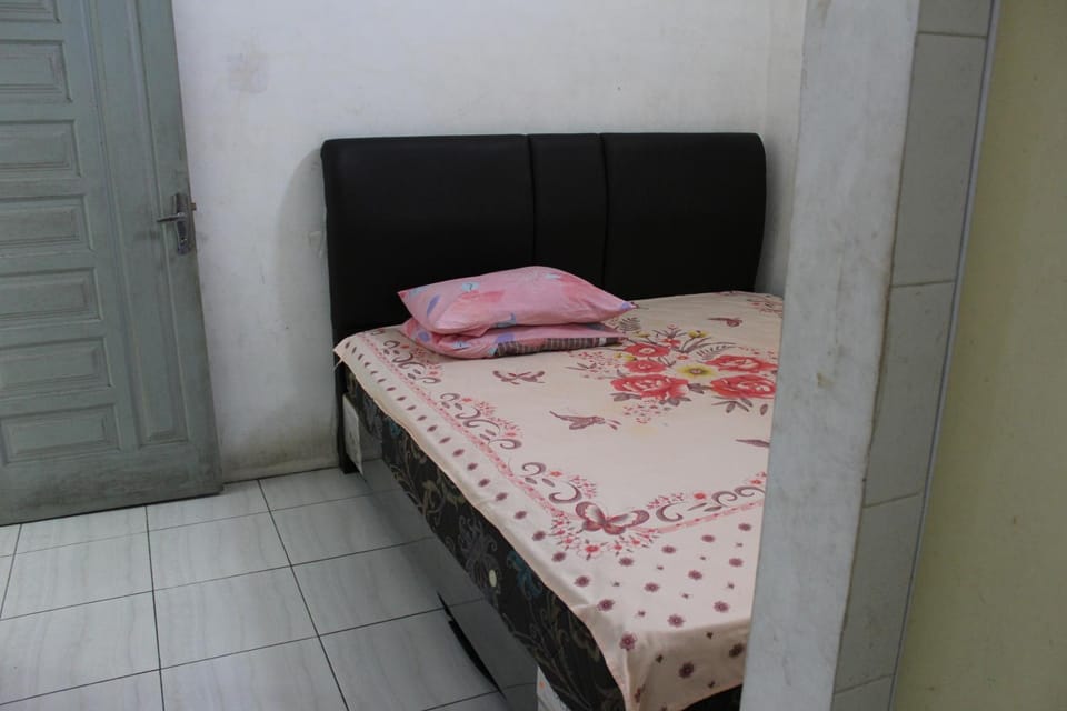 Penginapan Transit Tomato Bed and Breakfast in Indonesia