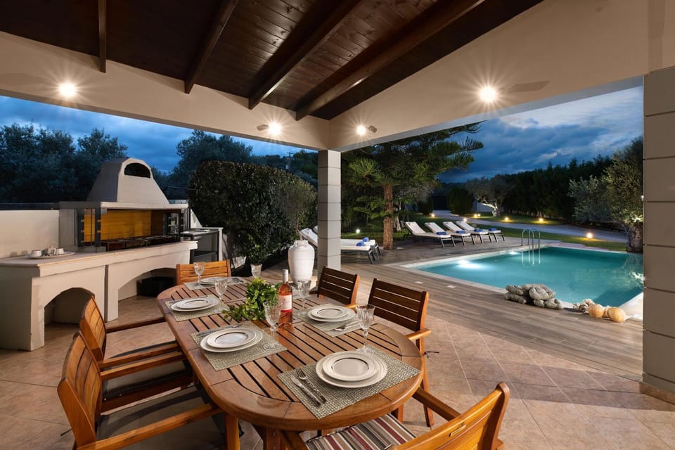 Patio, Dining area, Pool view, Swimming pool, sunbed