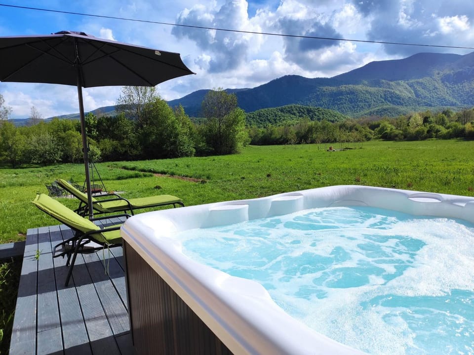 Garden, Hot Tub, Balcony/Terrace