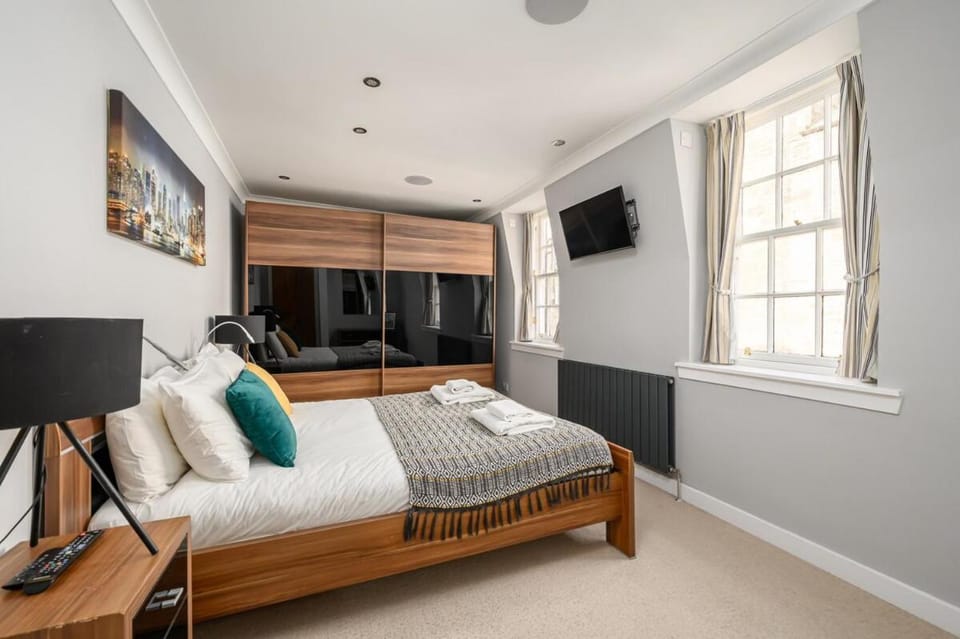 Queensferry Street Lane - Fantastic 2 BR City Centre Mews House with free secure parking! Apartment in Edinburgh