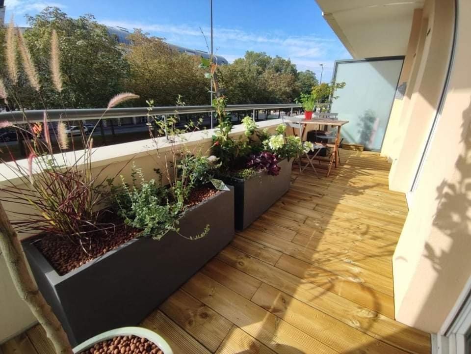 Property building, Balcony/Terrace