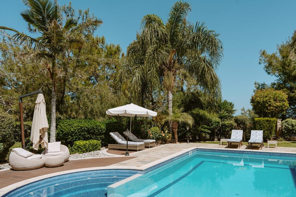 Swimming pool, sunbed