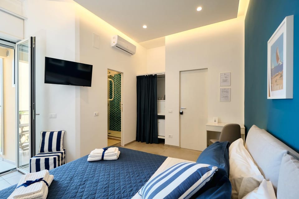 TV and multimedia, Photo of the whole room, Bedroom, wardrobe
