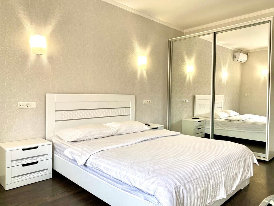 Bed, Photo of the whole room, Bedroom, wardrobe