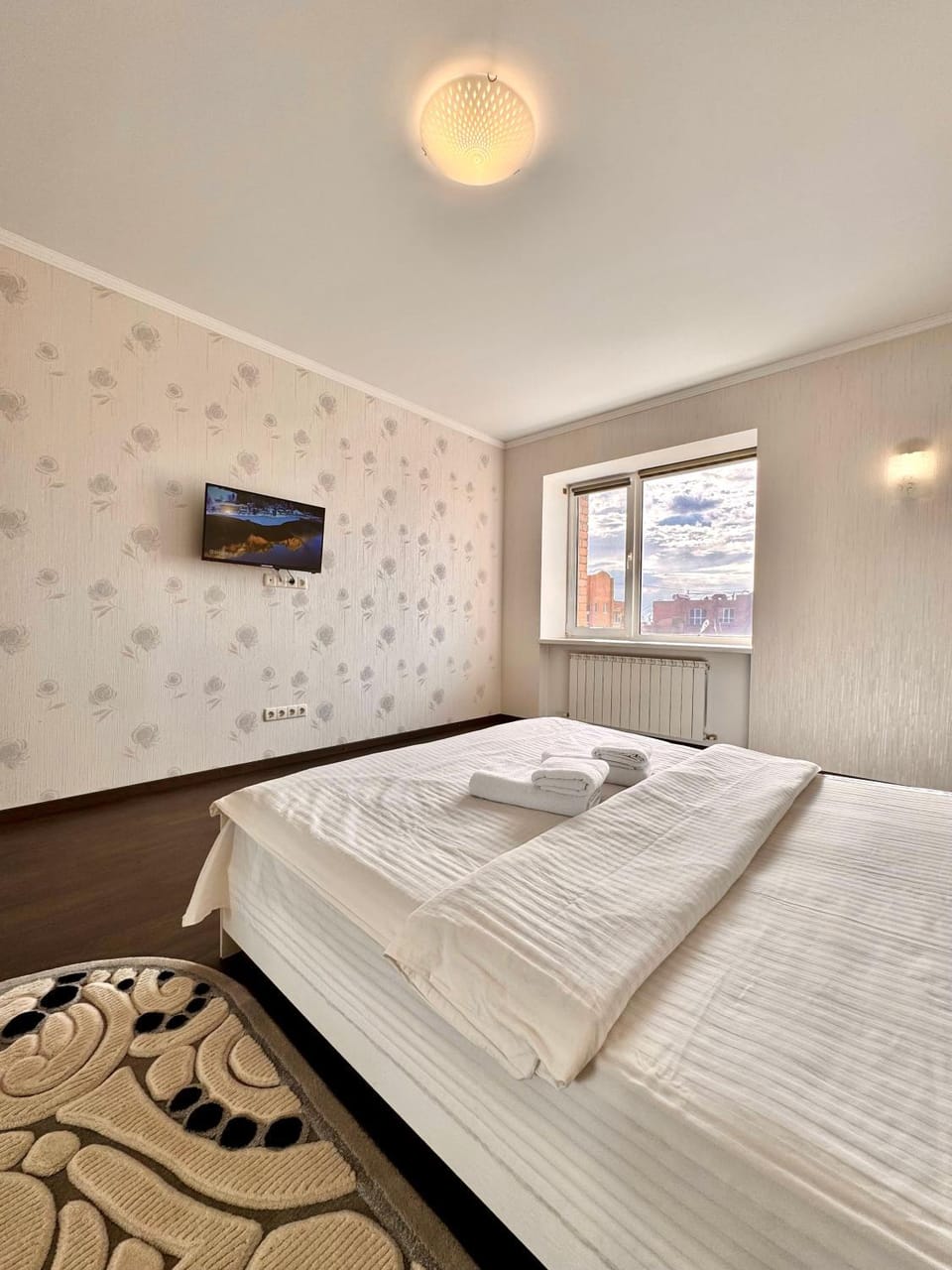Bed, TV and multimedia, Photo of the whole room, Bedroom, towels, air conditioner