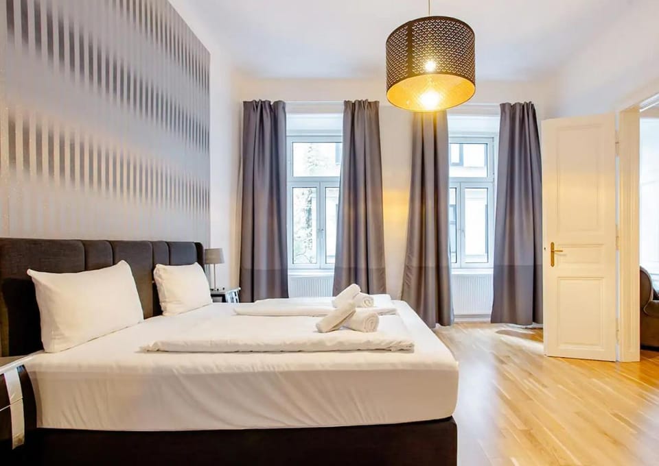 Bed, Photo of the whole room, Bedroom, towels