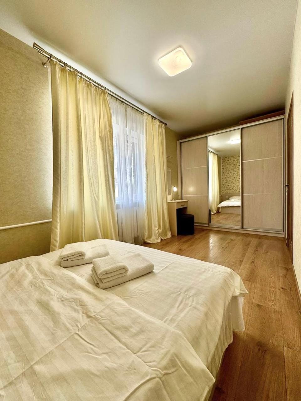 Bedroom, towels