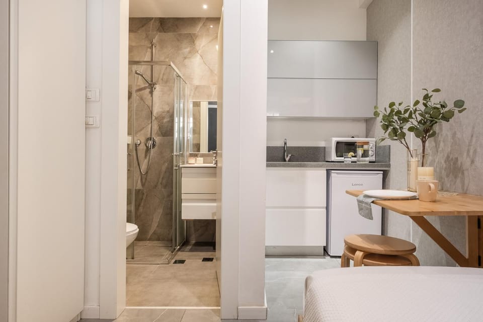 Shower, Bathroom, Kitchen or kitchenette, Bedroom, minibar