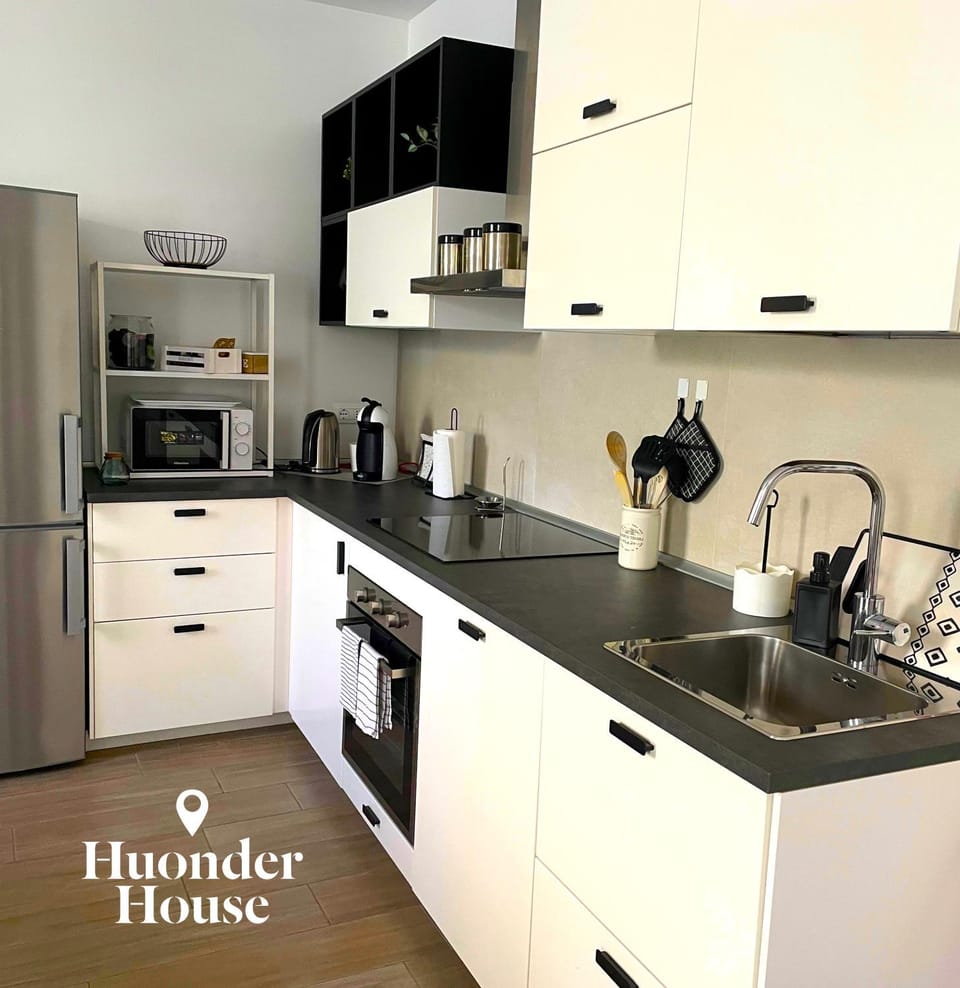 Kitchen or kitchenette, minibar, pet friendly, kitchen
