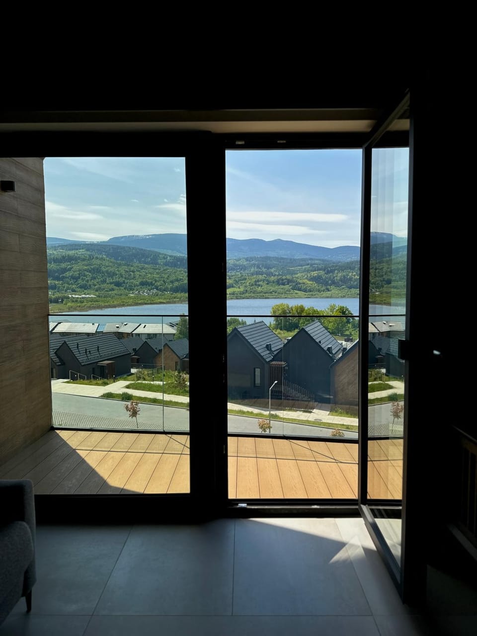 Balcony/Terrace, Living room, Mountain view