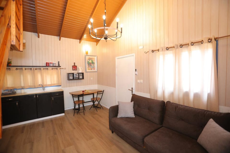 אגם ריזורט בטבע Nature lodge in North District