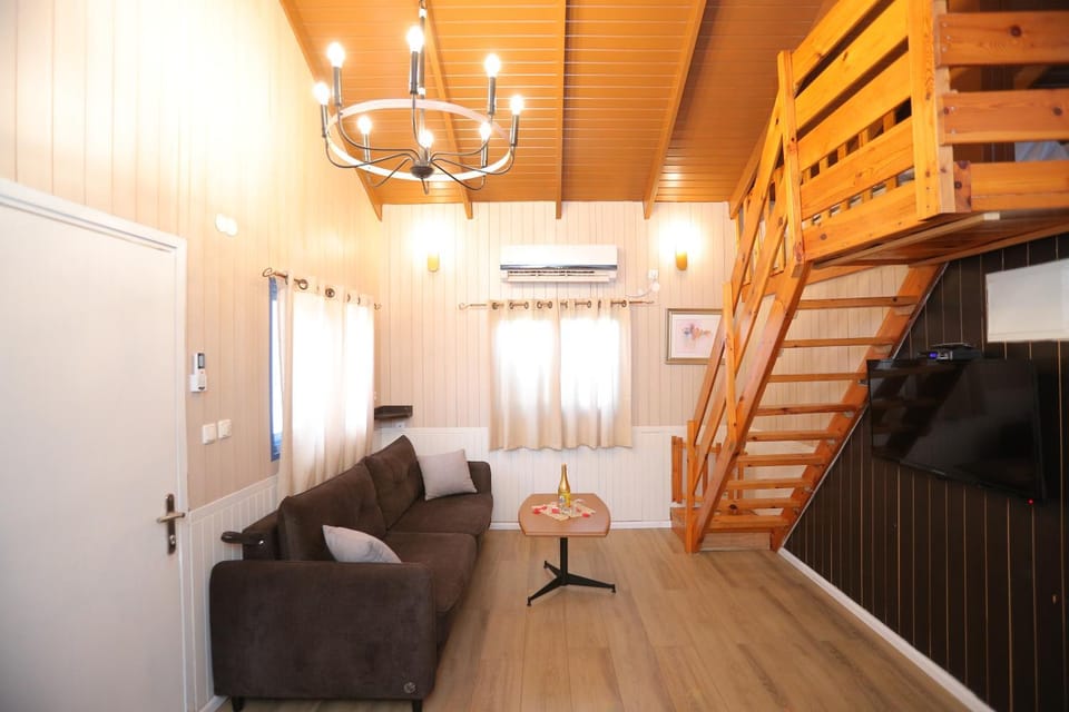 אגם ריזורט בטבע Nature lodge in North District