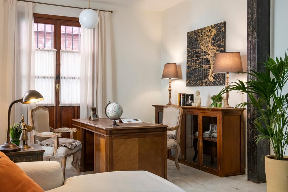 Living room, Seating area