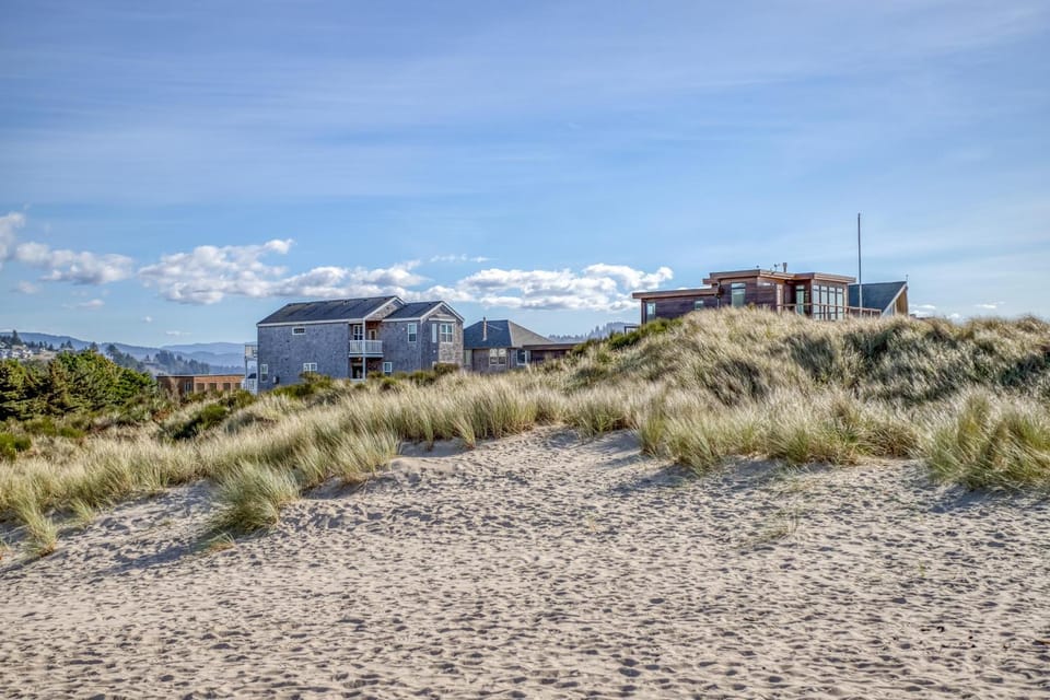 Two Views Vacation Home - Meredith Lodging House in Pacific City