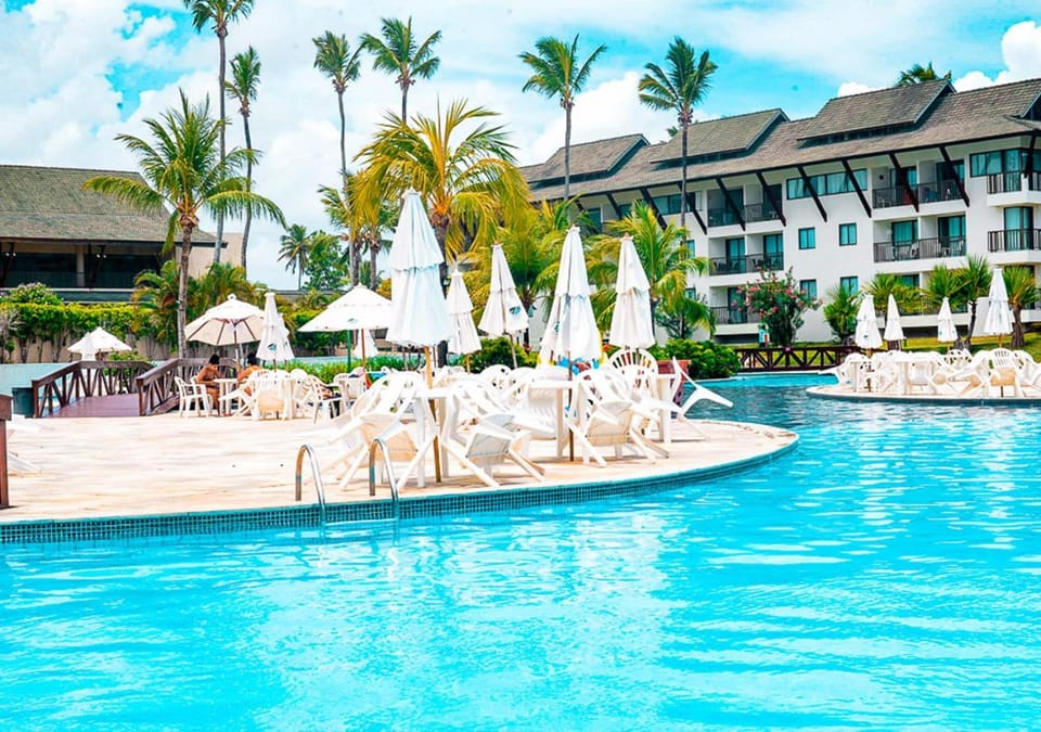 Property building, Day, Swimming pool, Swimming pool, sunbed