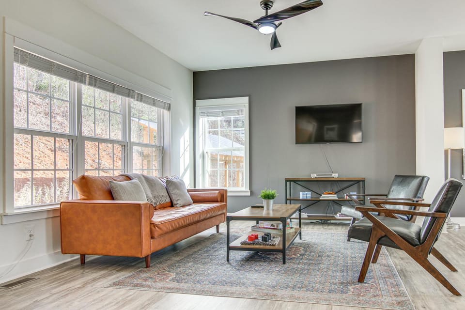 Family Holiday Retreat! Mtn-View Blue Ridge Home House in Tennessee