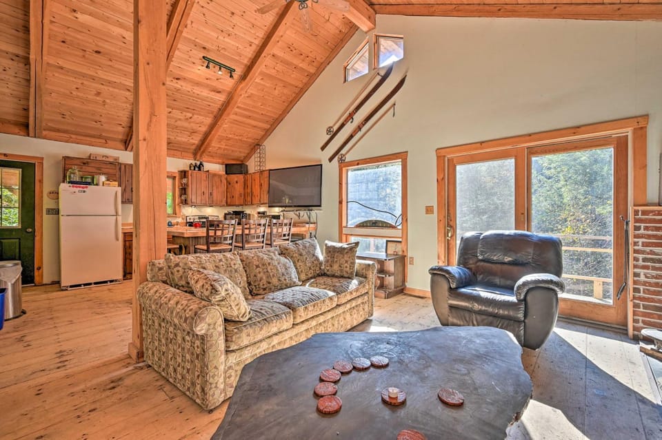 Remote Cabin w/ Fire Pit: 3 Miles to Stowe Mtn! Cabin in Morristown