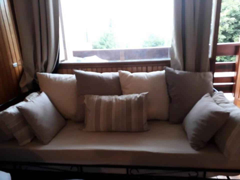 Bed, Living room