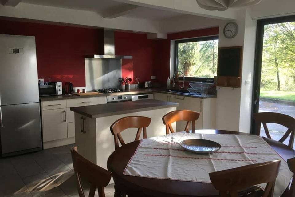 Coffee/tea facilities, Kitchen or kitchenette, Dining area, dishwasher, oven, pet friendly, stove, toaster