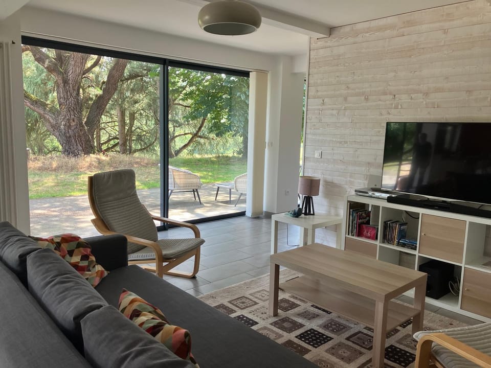 Communal lounge/ TV room, TV and multimedia, Living room, Seating area