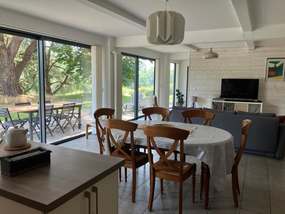 TV and multimedia, Living room, Dining area