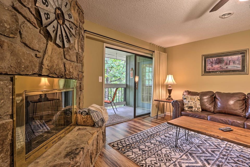 Pigeon Forge Condo w/ Balcony: 5 Mi to Attractions House in Pigeon Forge
