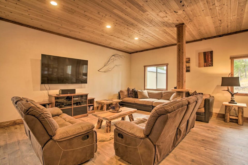 Rural Kettle Falls Bunkhouse w/ Airstrip & Trails! House in Franklin D Roosevelt Lake