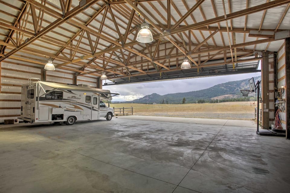 Rural Kettle Falls Bunkhouse w/ Airstrip & Trails! House in Franklin D Roosevelt Lake