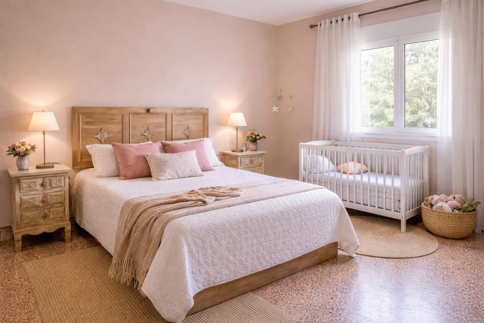 Bed, Photo of the whole room, Bedroom, cot, towels