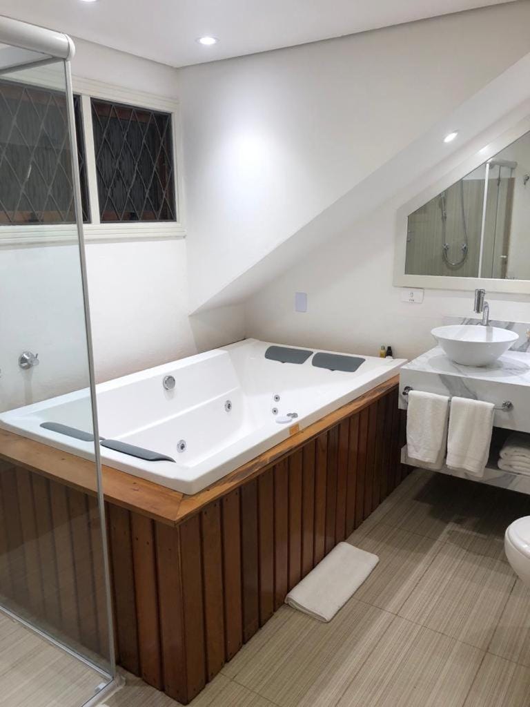 Hot Tub, Bath