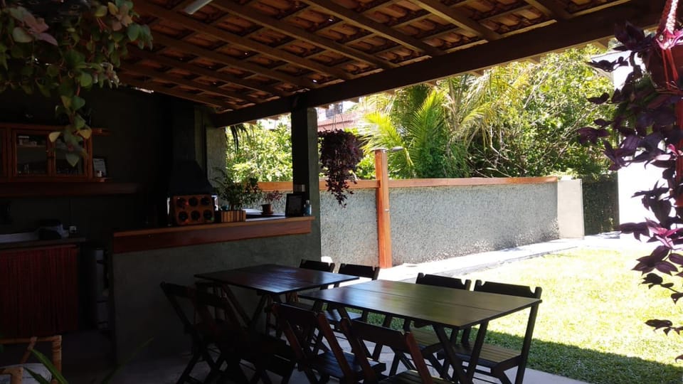 Kitchen or kitchenette, Garden view