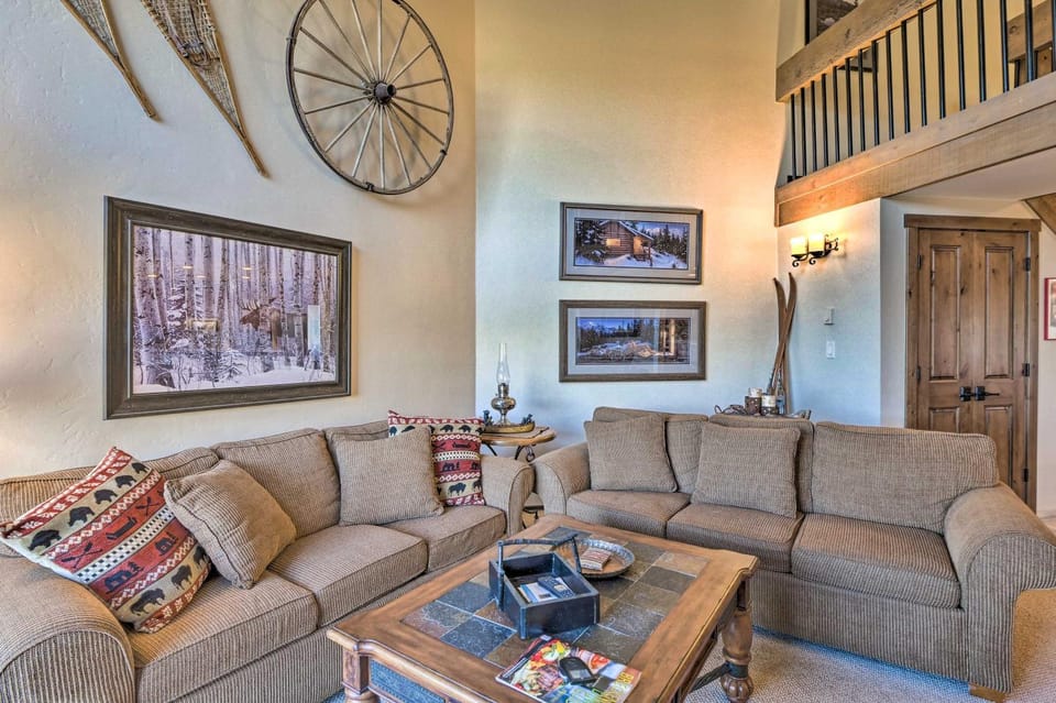 Walk to Ski Lift: Mtn-View Condo in Breckenridge House in Breckenridge