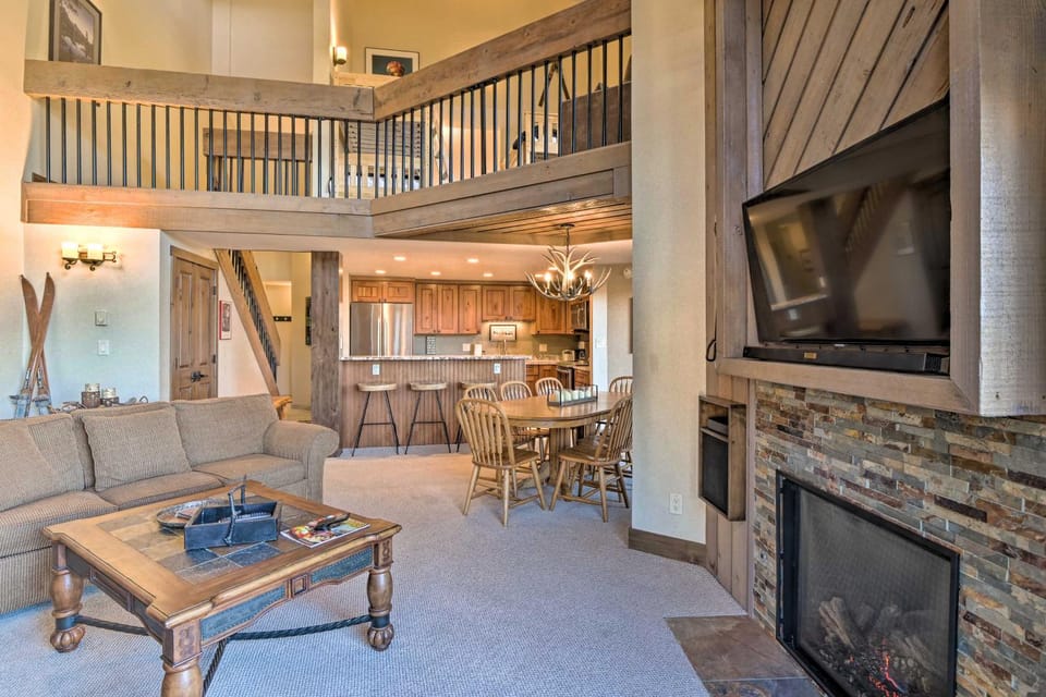 Walk to Ski Lift: Mtn-View Condo in Breckenridge House in Breckenridge