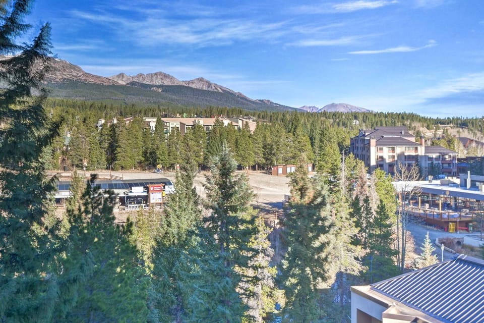 Walk to Ski Lift: Mtn-View Condo in Breckenridge House in Breckenridge