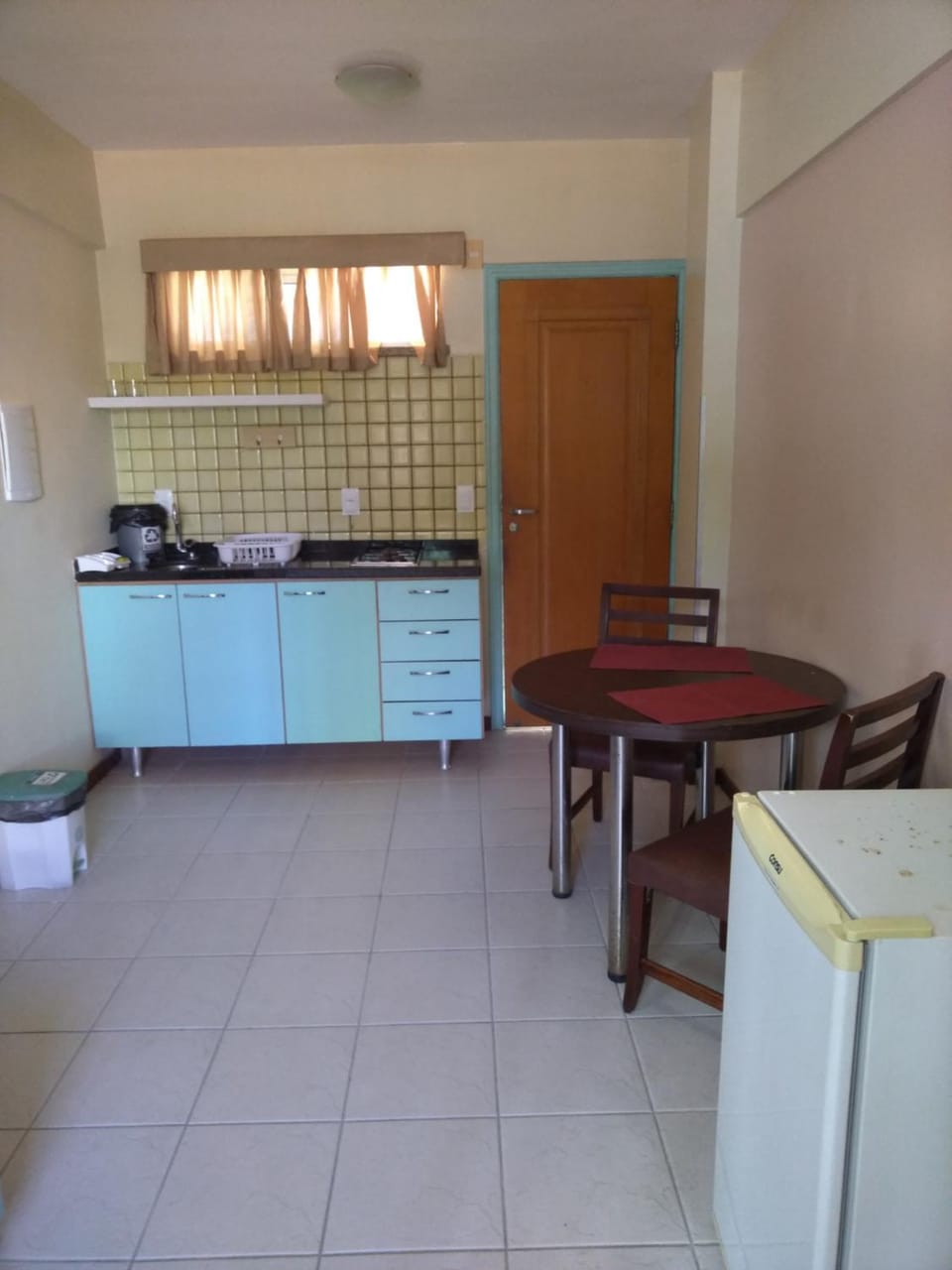 Kitchen or kitchenette, Dining area, minibar