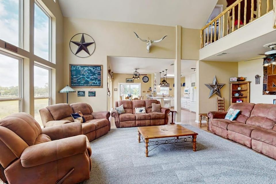 Living room, Seating area