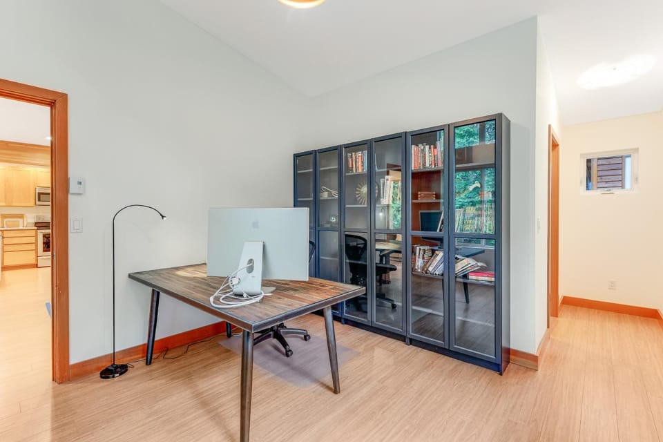 McKinnis Hill Cabin Cabin in Washington