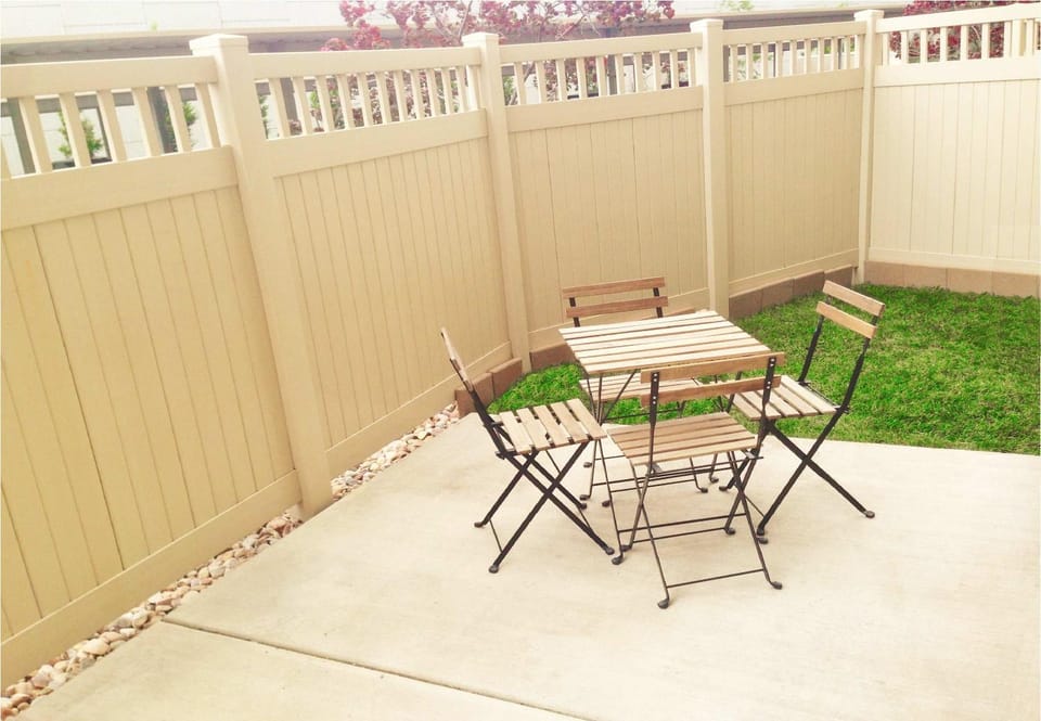 Patio, Dining area