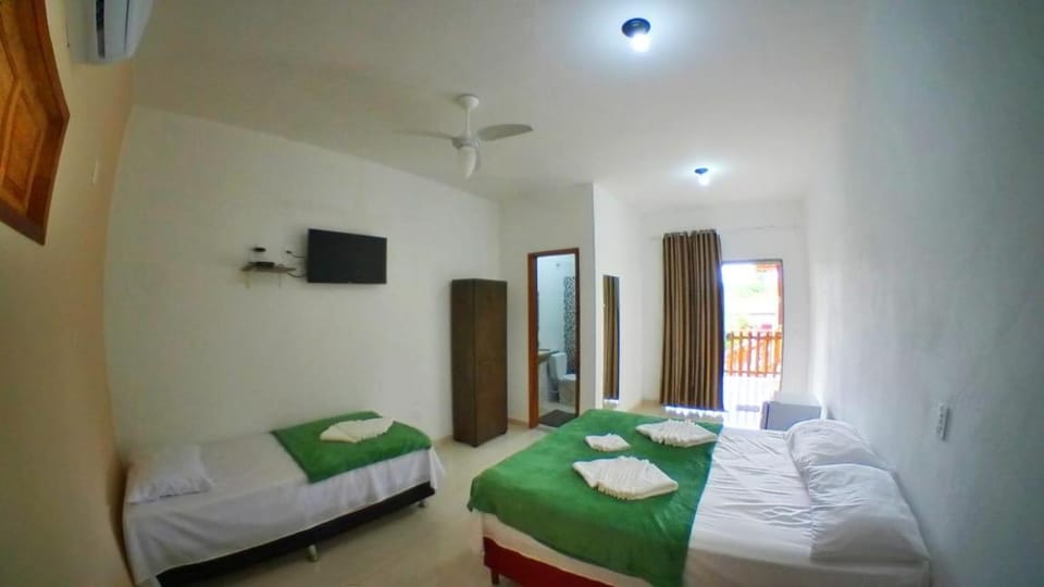 Bed, TV and multimedia, Photo of the whole room, air conditioner