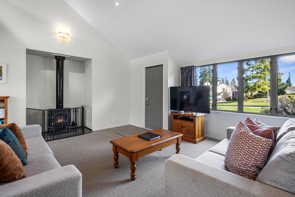 *** LAKE VILLA 460 *** House in Hanmer Springs
