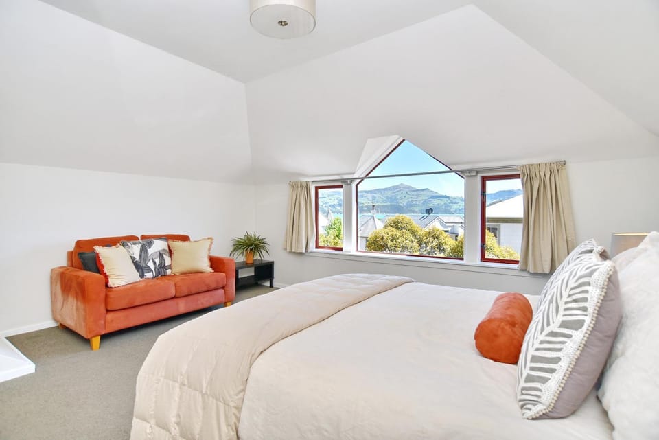 Bed, Seating area, Bedroom, Mountain view