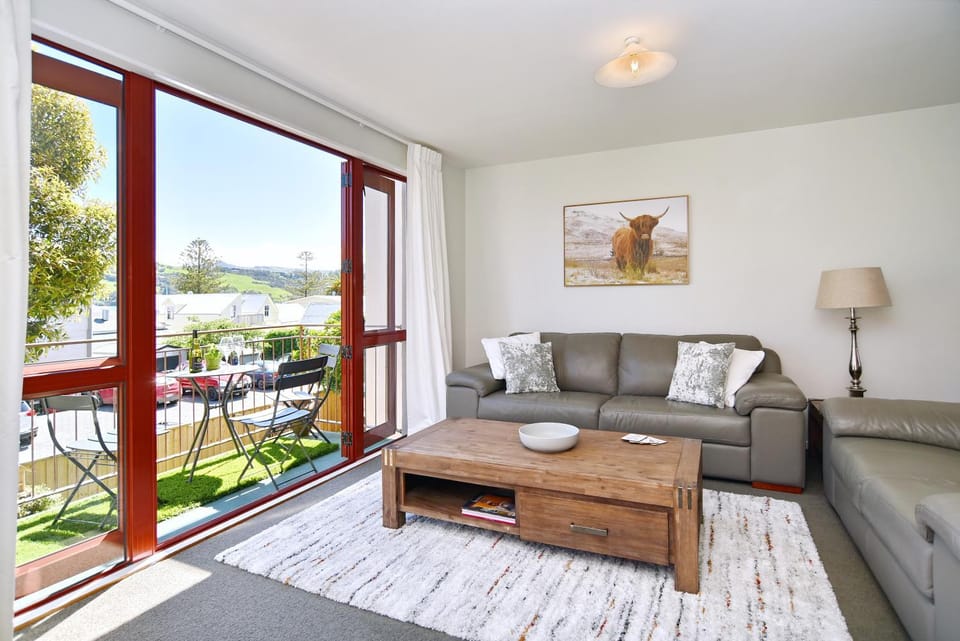 View (from property/room), Balcony/Terrace, Living room, Seating area